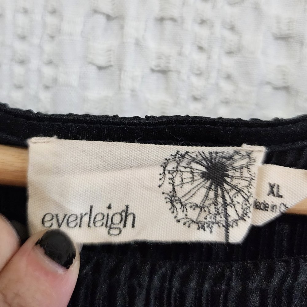 Everleigh Black Crinkle Pleated Crop Top Tank Women's Size X-Large - Picture 12 of 15